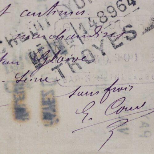 Le docteur Émile Coué, l'inventeur de la Méthode Coué, délivre du laudanum à un confrère