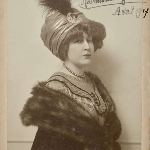 Belle photo dédicacée de Rosemonde Gérard (Rostand)