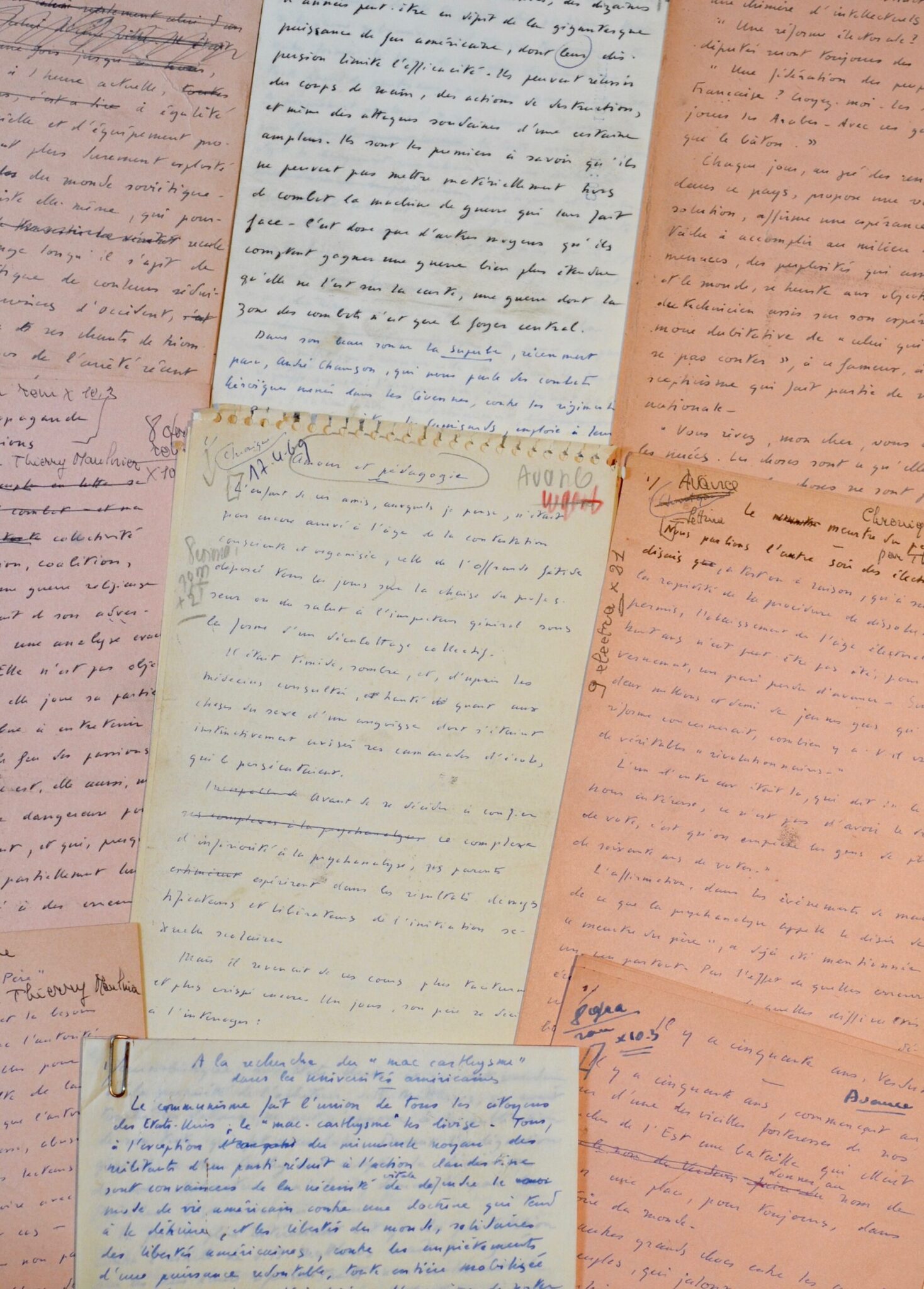 Manuscrits de 11 chroniques de Thierry Maulnier pour le Figaro – vue 4 Manuscrits de 11 chroniques de Thierry Maulnier pour le Figaro – vue 4