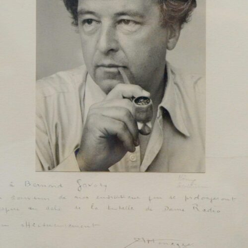 Beau portrait d'Arthur Honegger fumant la pipe, avec envoi à Gavoty
