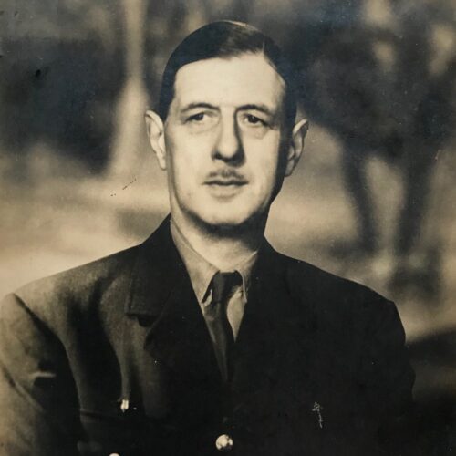 Beau portrait dédicacé de Charles de Gaulle
