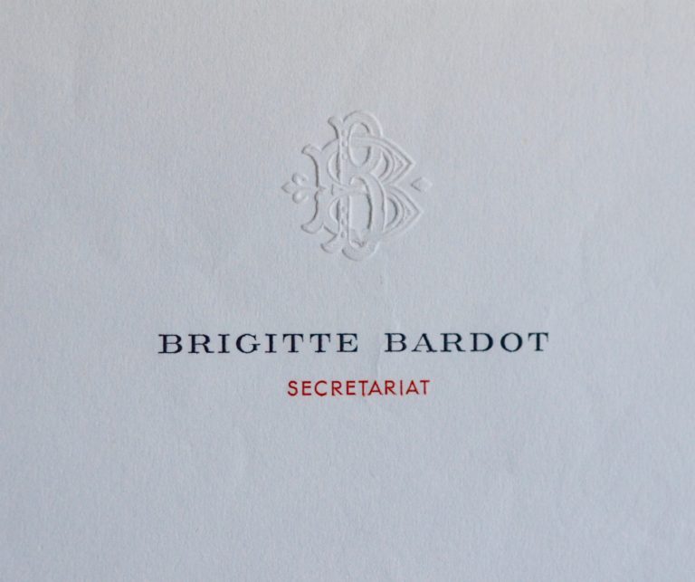 Lettre de Brigitte Bardot : « mon visage n&rsquo;est pas assez anodin, ce qui me crée des problèmes »