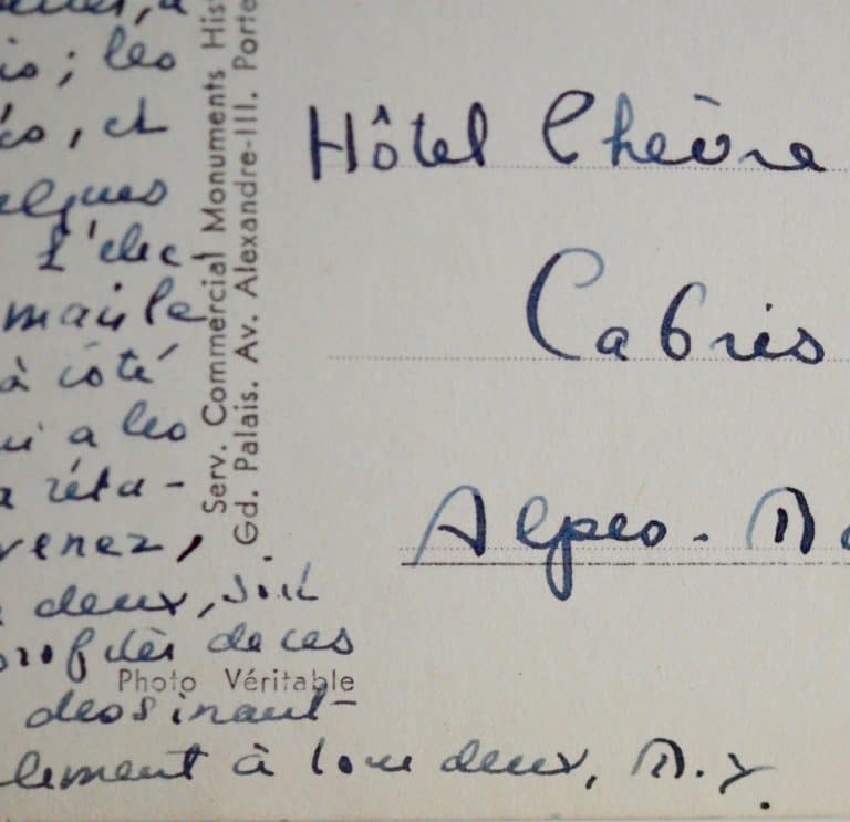 Marguerite Yourcenar convie des amis dans sa maison de Fayence