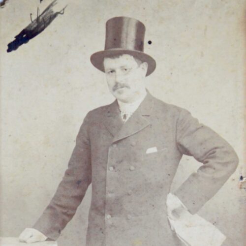 Beau portrait photographique du polémiste et pamphlétaire suisse William Vogt