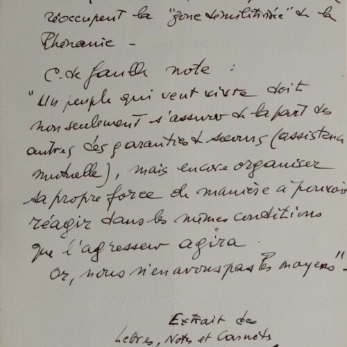 Le général Massu prend note des réflexions de De Gaulle, sur la coalition face à l'ennemi