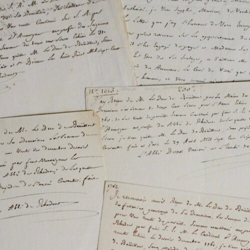 Ensemble de cinq documents signés d'Henri Louis René des Nos, évêque de Rennes et abbé de Redon