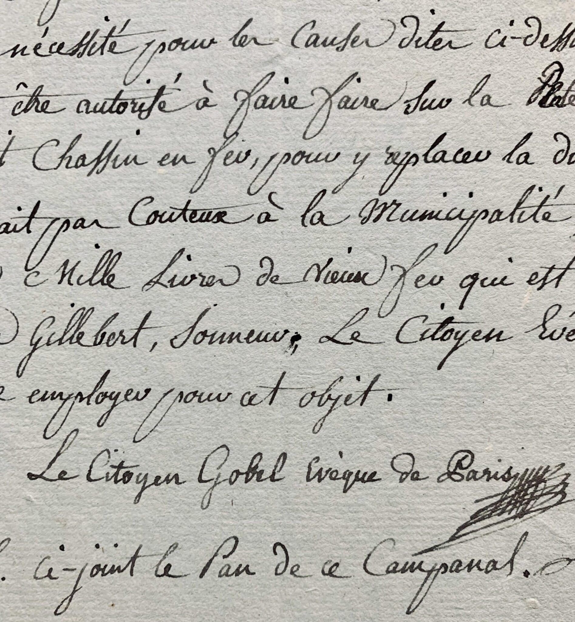 L’évêque de Paris, Gobel, demande le rétablissement d’une cloche de la fèche de Notre-Dame