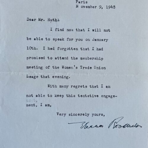 Eleanor Roosevelt annule un engagement depuis l'Hôtel de Crillon à Paris – vue 2