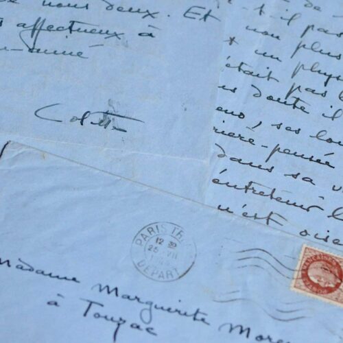 Colette raconte à Marguerite Moreno ses souvenirs de théâtre et les bombardements