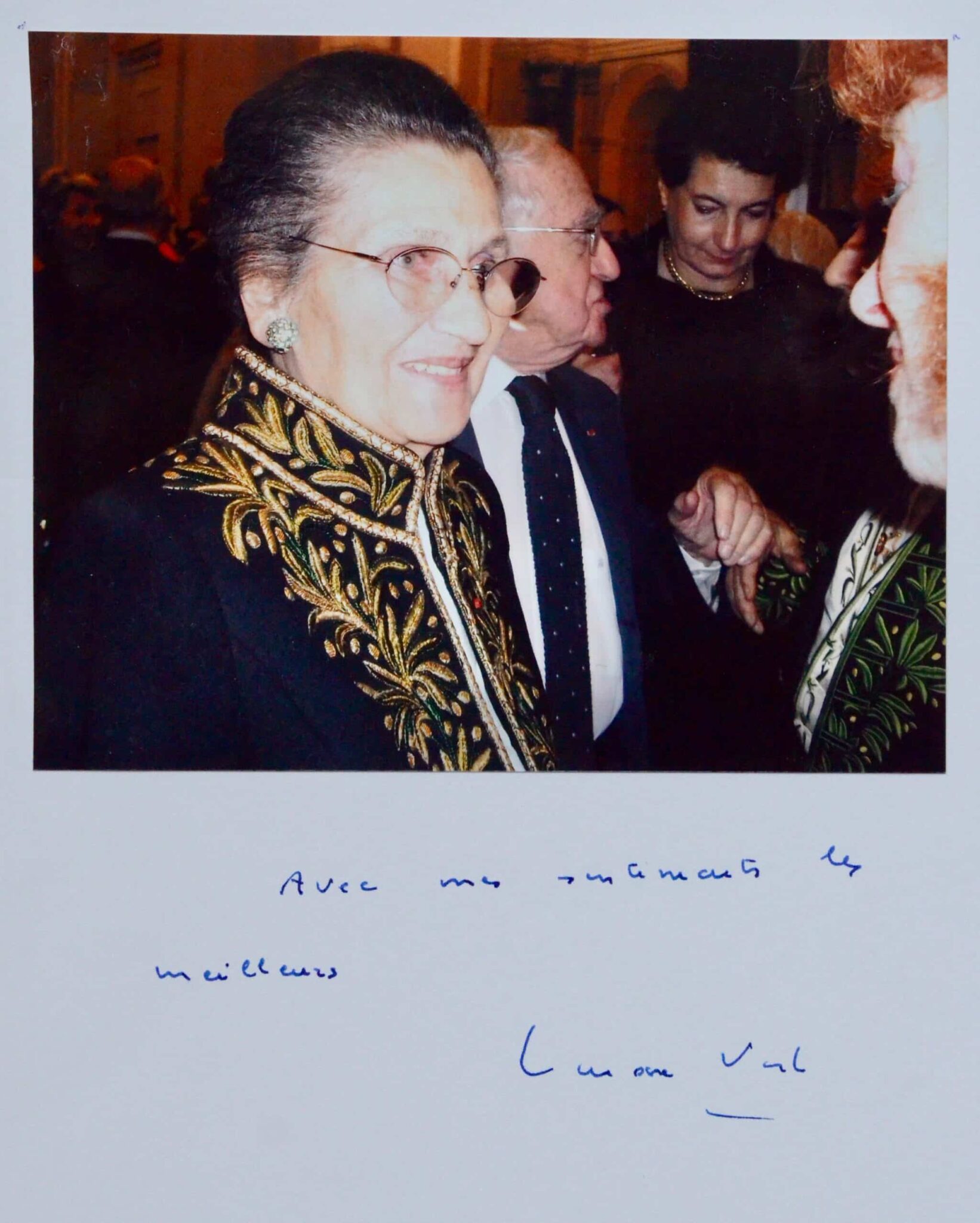 Portrait de Simone Veil en tenue d’Académicienne avec envoi autographe signé