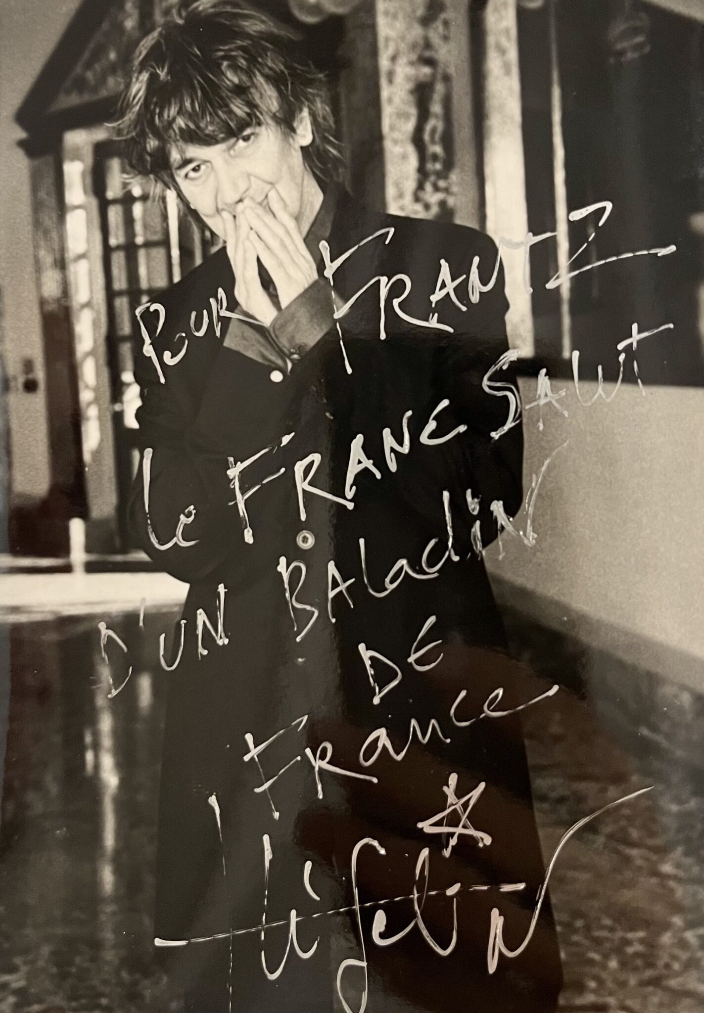 Belle photo dédicacée de Jacques Higelin : « Le Franc salut d’un baladin de France »