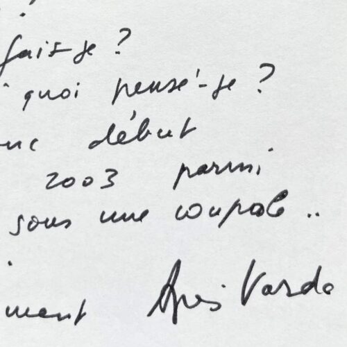 Agnès Varda commente une photo prise à l'Institut