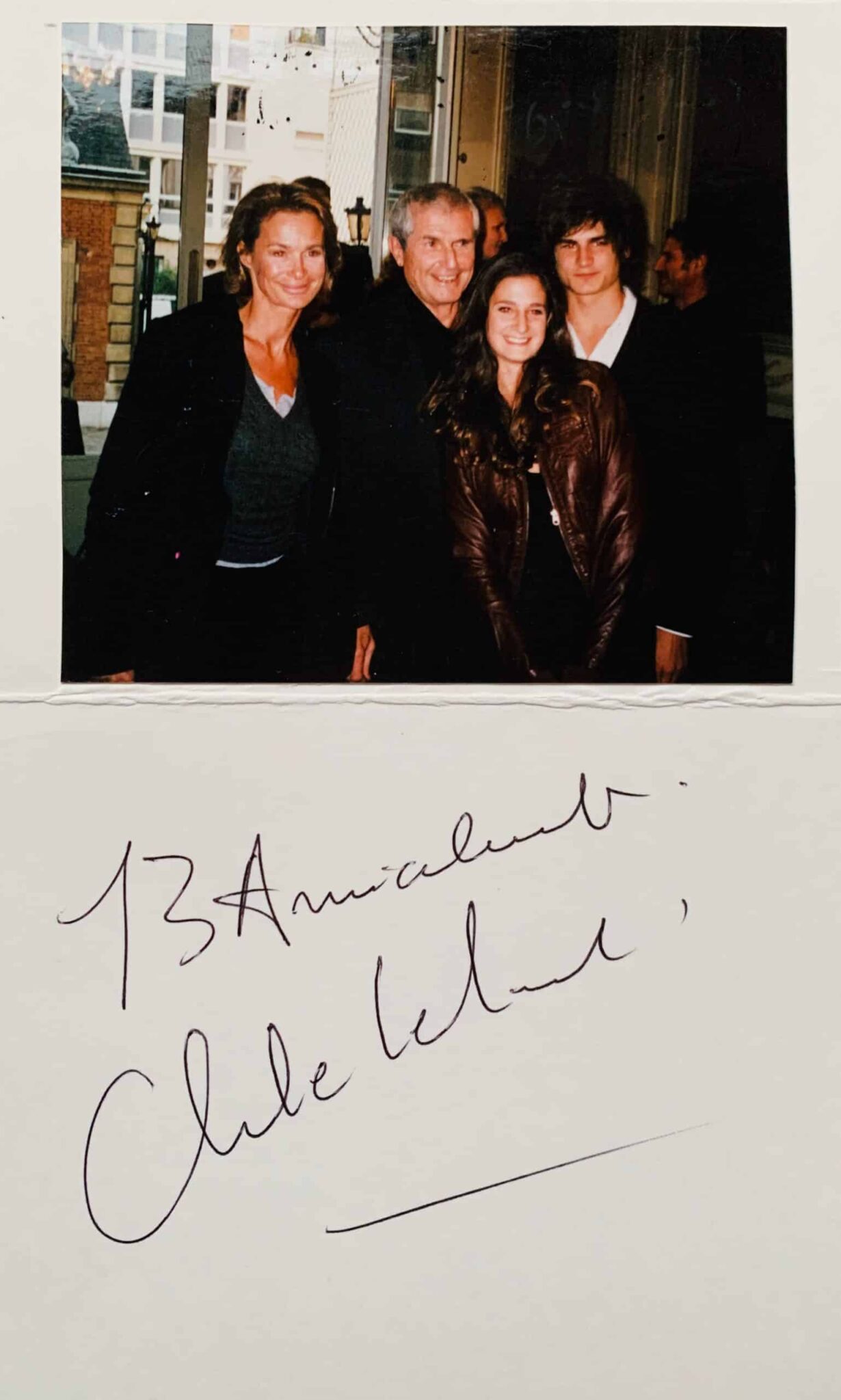 Photographie originale de Claude Lelouch et sa famille, avec dédicace.
