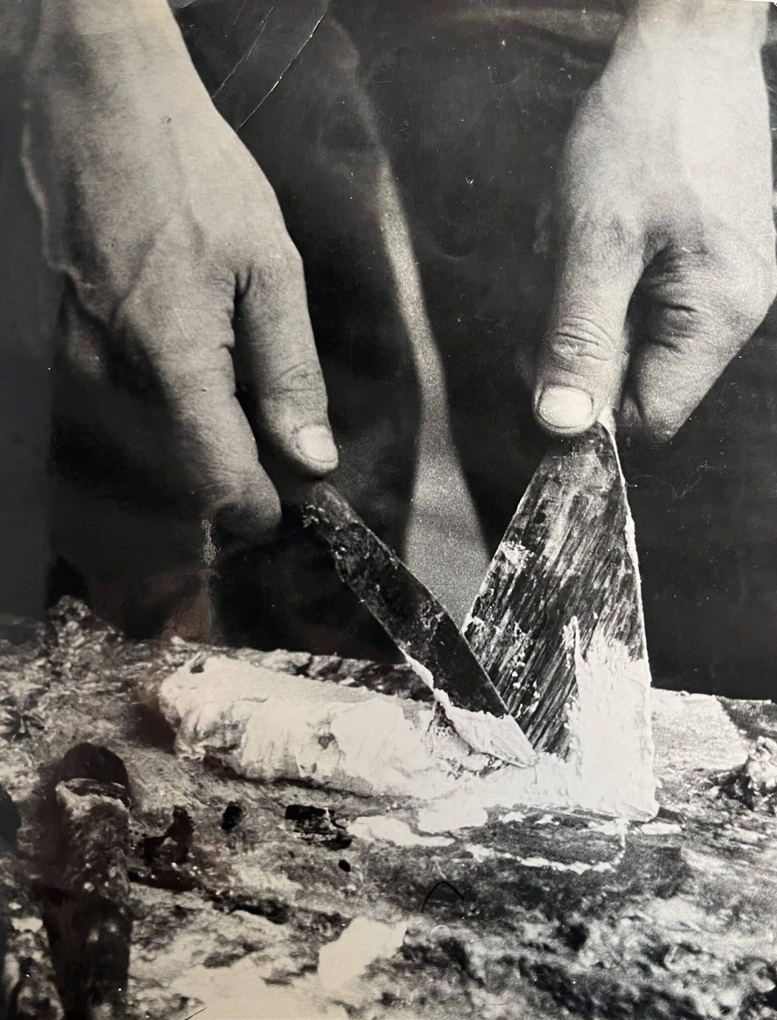 Belle photographie des mains de Nicolas de Staël au travail Belle photographie des mains de Nicolas de Staël au travail