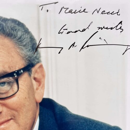 Groot, gesigneerd fotoportret van Henry Kissinger