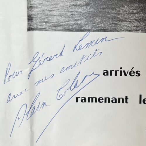Autógrafo del navegante Alain Colas en un póster del Pen-Duick IV tras la regata transatlántica de 1972