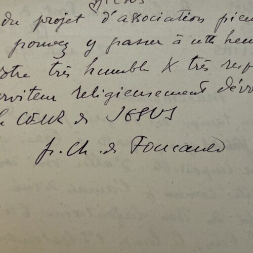 El padre Charles de Foucauld se ha puesto a disposición para ayudar en un proyecto de una asociación religiosa