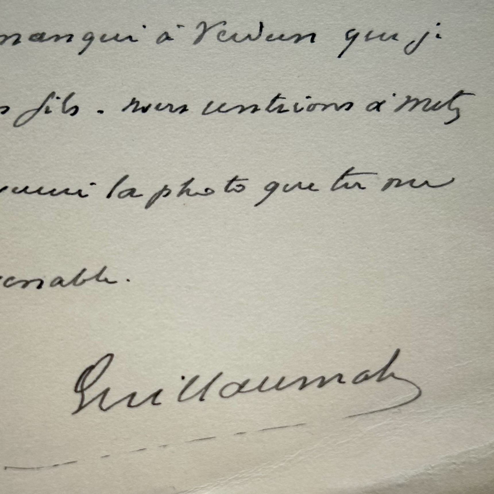 El general Guillaumat ofrece una visita guiada por Verdún, 10 años después de la batalla