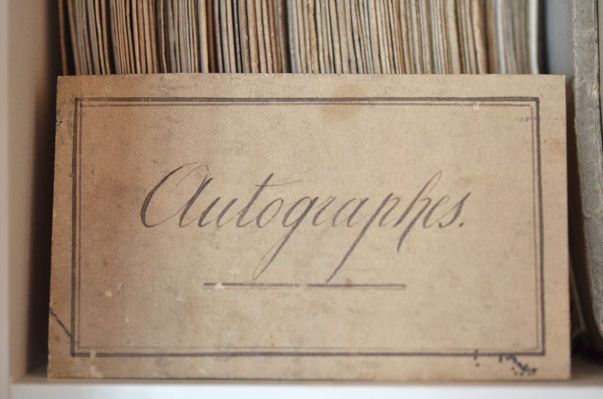 Ancien portfolio cartonné contenant des autographes