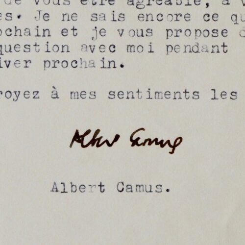 Albert Camus débordé de travail