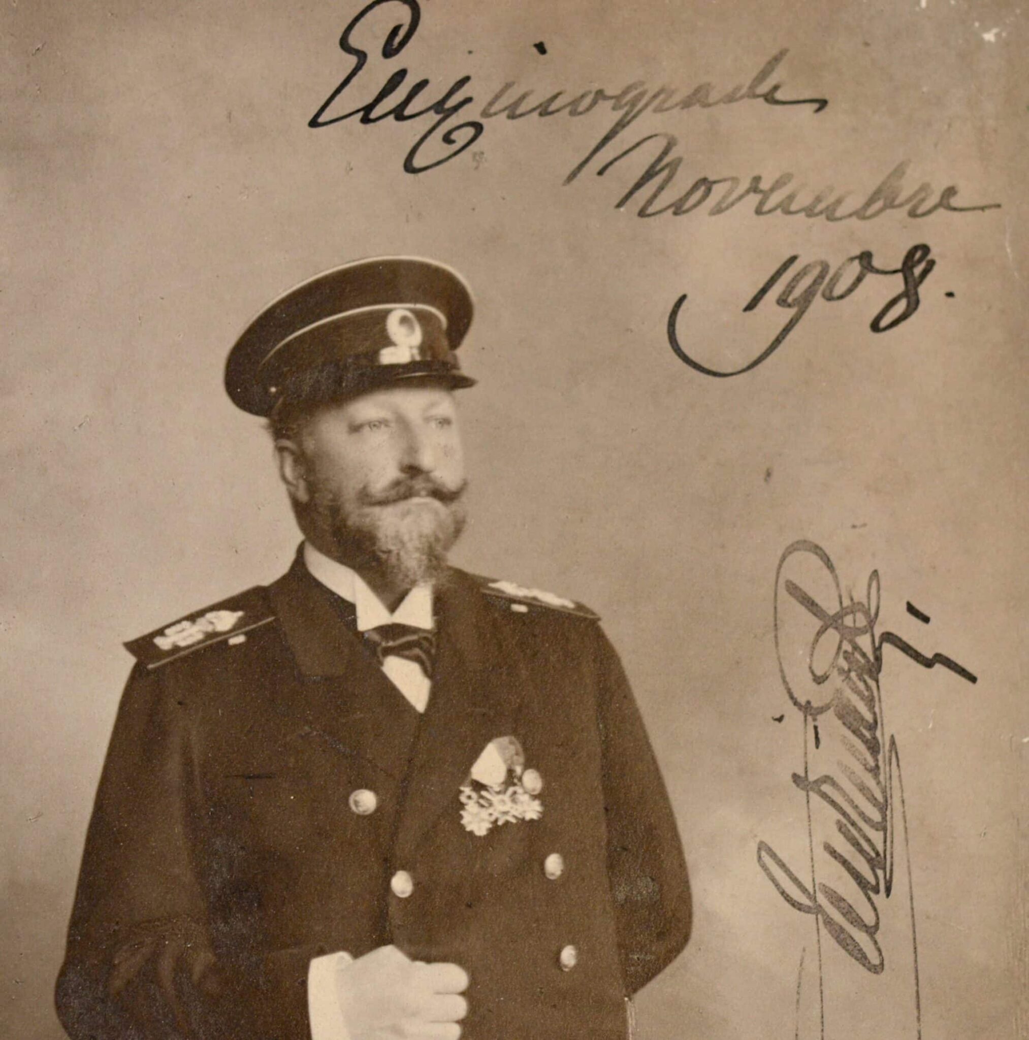 Photographie de Ferdinand Ier de Bulgarie, quelques jours après son sacre Photographie de Ferdinand Ier de Bulgarie, quelques jours après son sacre