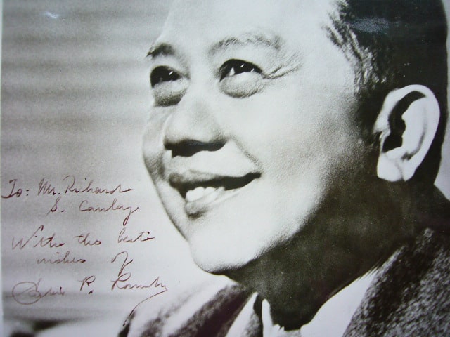 Portrait dédicacé de Carlos Romulo.