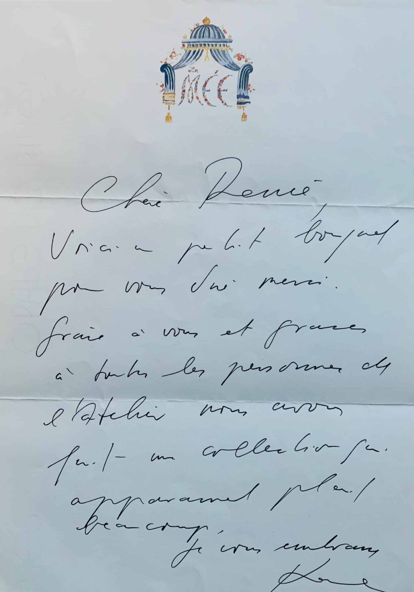Karl Lagerfeld remercie le personnel de son atelier après le succès d'une collection – vue 2 Karl Lagerfeld remercie le personnel de son atelier après le succès d'une collection – vue 2