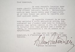 Arthur Rubinstein part pour une série de concerts en Angleterre.