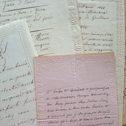 Poèmes et lettres sur de jolis papiers gaufrés XIXe.