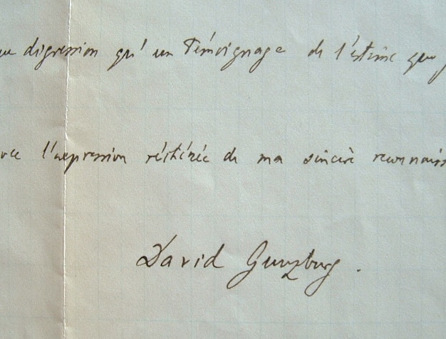 L'orientaliste russe David Günzburg interprète une inscription égyptienne.