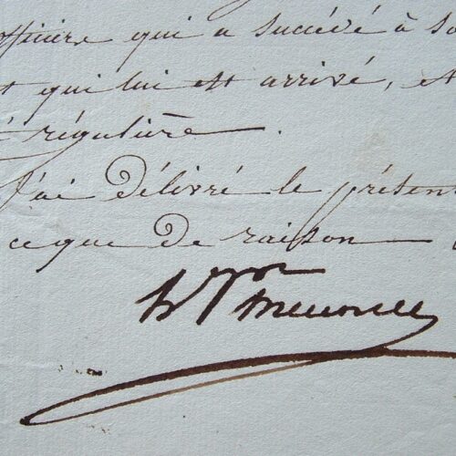 Le général Meunier, commandant de Saint-Cyr, reconnaît la blessure d'un élève.