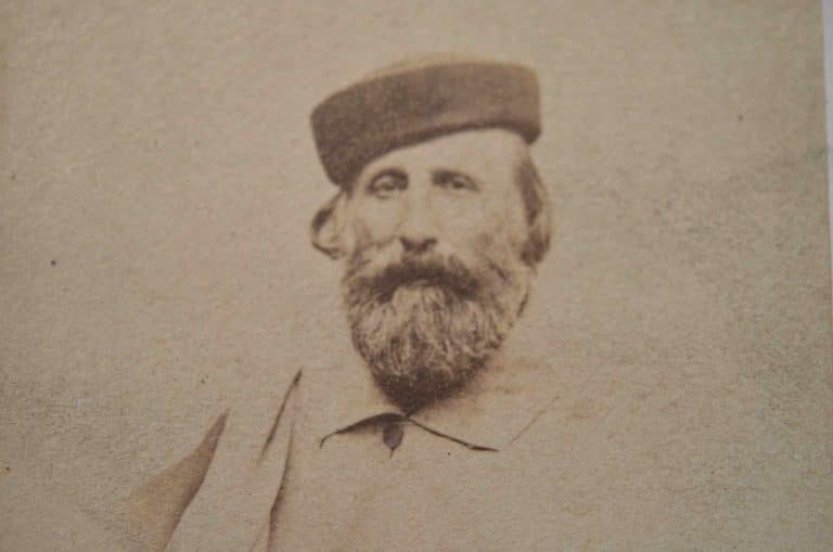 Portrait photographique de Garibaldi par Pierre Ambroise Richebourg.