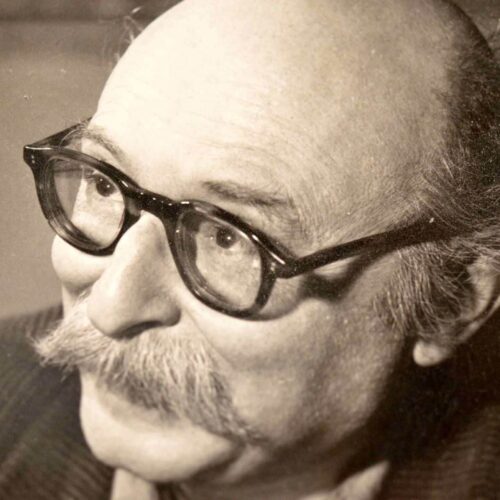Photo signée de Jean Rostand jouant aux échecs.