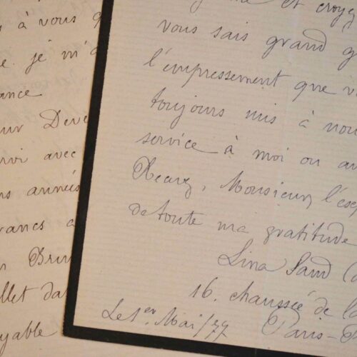 Lina Sand, endeuillée, vient en aide à son domestique.