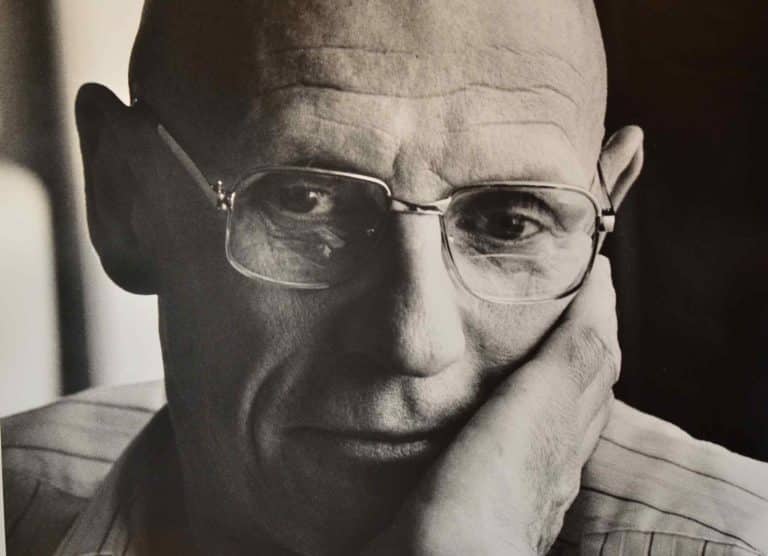 Très beau et grand portrait de Michel Foucault par Bruno de Monès.