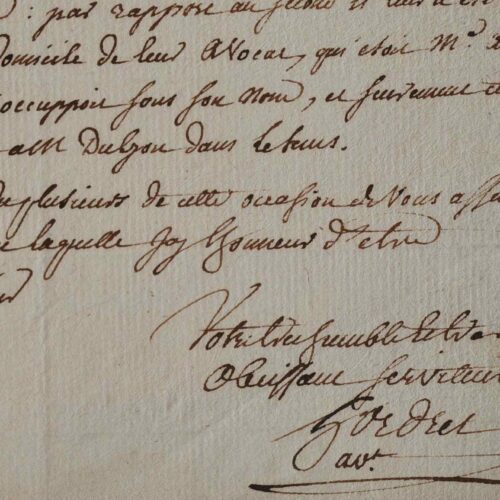L'historien saint-quentinois Louis Hordret règle une affaire.