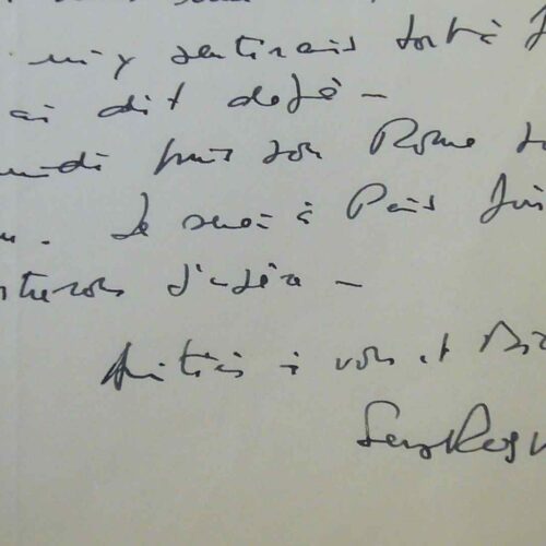 Serge Reggiani décline l'offre de jouer l'Oeuf de Félicien Marceau.
