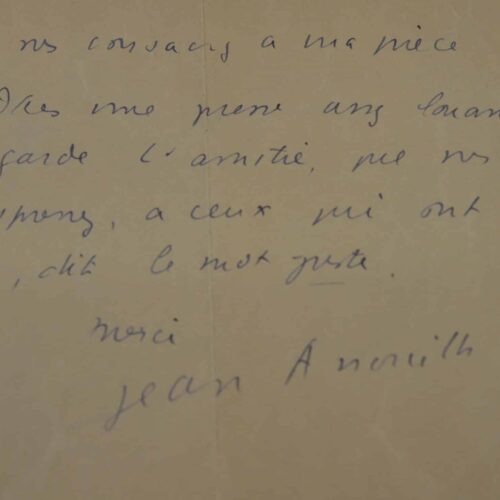 Anouilh reconnaissant après une critique élogieuse.