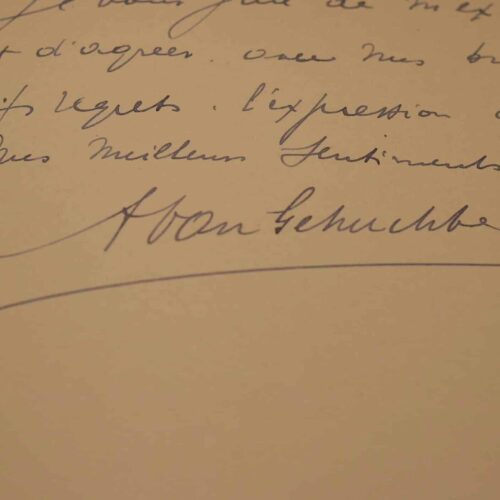 Le neurologue Arthur Van Gehuchten absorbé par ses recherches.