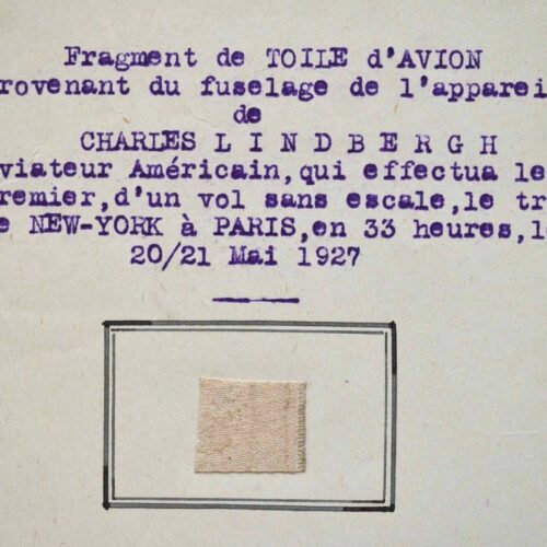 Petit fragment du fuselage du Spirit of St-Louis de Charles Lindbergh.